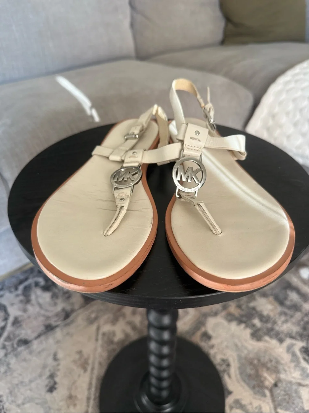 Michael Kors Women’s White Leather MK Thong Sandals SZ 7.5